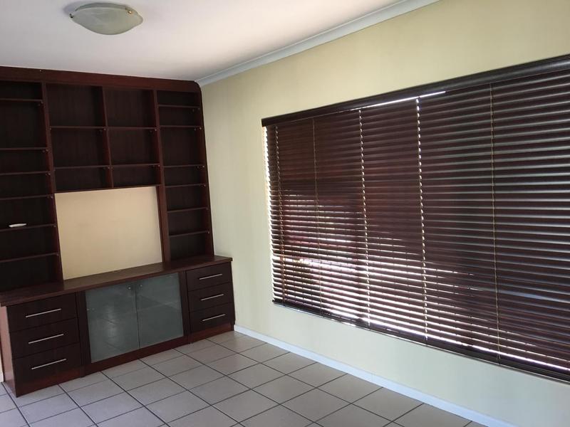 To Let 3 Bedroom Property for Rent in Uitzicht Western Cape